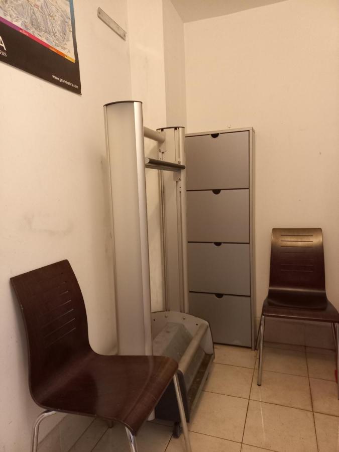 Nuria A Pie De Pistas En Apartamento *